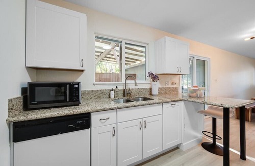 Bouvet Island Casa | Enchanting Wine Country Retreat ~ Hot Tub & Vineyard Views 3BD/2BA