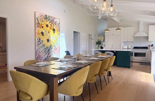 Tallowwood Ridge Otro | Tranquil 7-bedroom 4-bathroom farmhouse in Tallowwood Ridge