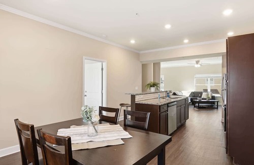 Central Casa | Spacious & Tranquil Escape | 9min to Forest Trails