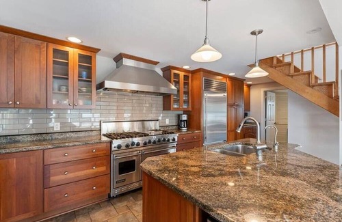 Geneseo Casa | Luxury Lakefront Escape w/Pool & Guest House