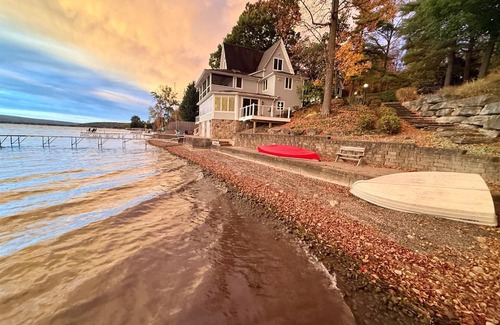 Geneseo Casa | Luxury Lakefront Escape w/Pool & Guest House