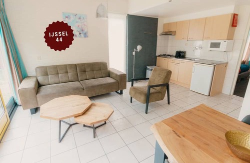 Nieuw Heeten Casa | Enjoy a relaxing stay in Bungalow IJssel for 2 people at De Sallandshoeve Holiday Park, surrounded by nature and the beauty of Sallandse Heuvelrug.