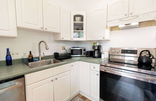 St. Albans Historic District Casa | Entire 1 Bdrm house, 5 mins from NWMC and DwnTwn