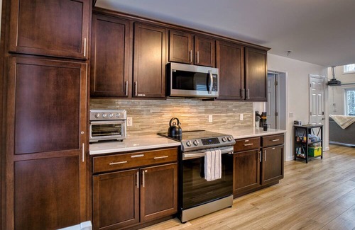 Thornton Casa | Spacious Yard & Deck - Hot Tub - 120” Projector - 12mins-Waterville Valley