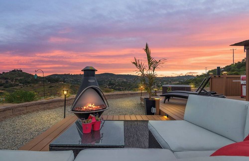 Valley Center Casa | AIRSTREAM GLAMPING! Jacuzzi, BBQ & Chill!