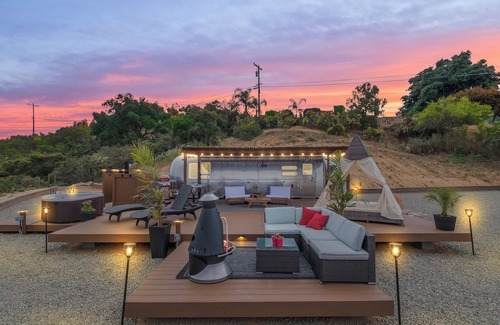 Valley Center Casa | AIRSTREAM GLAMPING! Jacuzzi, BBQ & Chill!