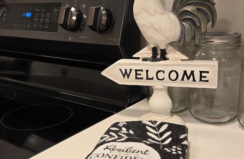 Beaumont Casa | 80's Hollywood Hideway/2BR pet-friendly