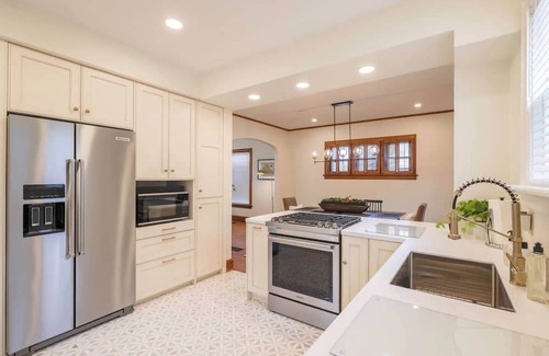 Maquoketa Casa | Riggs House Restored 1908 Home