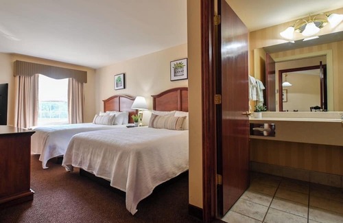 Pembine Hotel | Riverside Suite Escape! 3 Cozy Units w/Pool, Spa & Dining Access | Free Parking