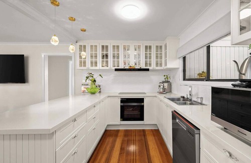 Tenby Point Casa | Tenby Point Waterfront Views & Tranquil Garden