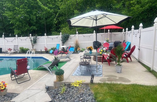 Neshannock Township Casa | Charming 4-bedroom house with fitness room and AC in New Castle.