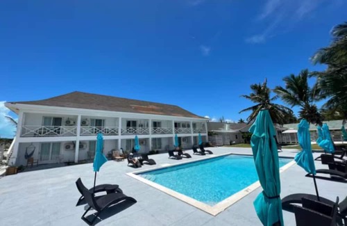 Farmer's Hill Complejo | Single Queen Suite at Exuma Palms Resort - Shipwreck