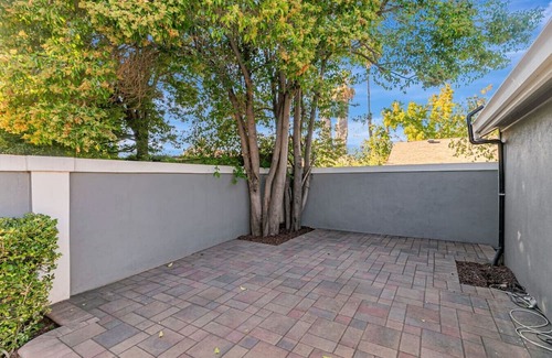 Ryland Casa | Large 6 Bedroom DT SJ Getaway with Huge Backyard and 2 car garage. Fast Wifi