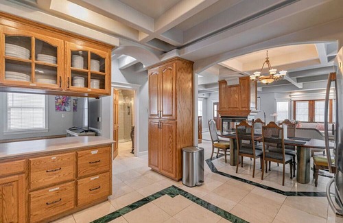 Ryland Casa | Large 6 Bedroom DT SJ Getaway with Huge Backyard and 2 car garage. Fast Wifi