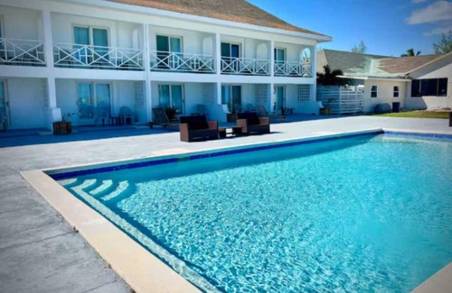 Farmer's Hill Complejo | Double Queen Suite at Exuma Palms Resort - Conch