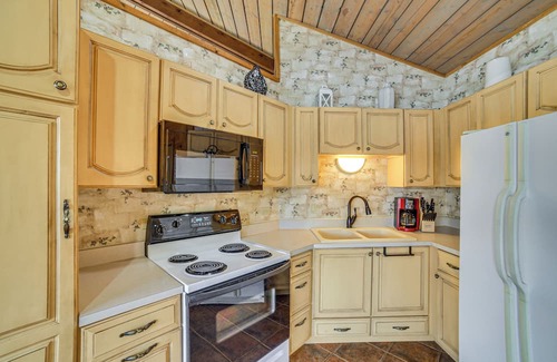 Stambaugh Casa | All-Season Adventures! Chicaugon Lakefront Gem