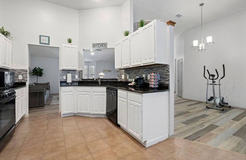 Buckner Terrace - Everglade Park Casa | Adequate 3 BR 2 Bath Home