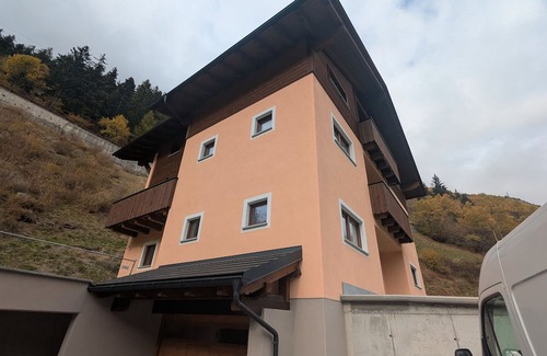 Isolaccia Apartamento | Apartment '3' with Mountain View, Shared Garden and Wi-Fi