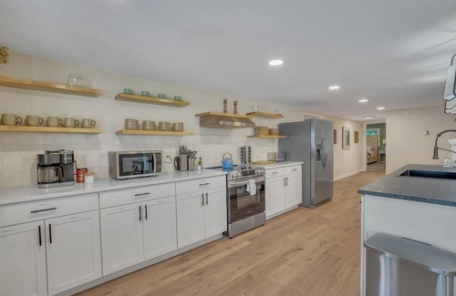 Manning Casa | Marvelous Manning - 4Bdr + Game Room +Waterfront!