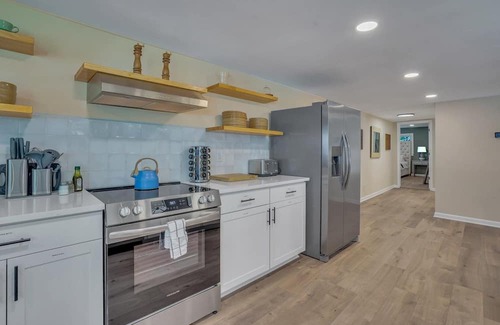 Manning Casa | Marvelous Manning - 4Bdr + Game Room +Waterfront!