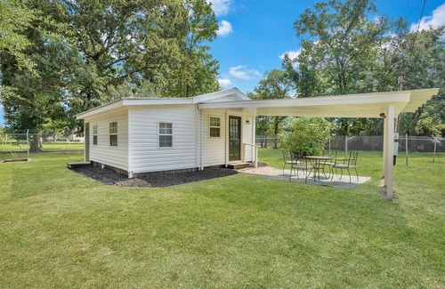 Manning Cabaña | Cypress Cottage - Cozy Lake Getaway