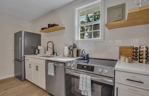 Manning Cabaña | Cypress Cottage - Cozy Lake Getaway