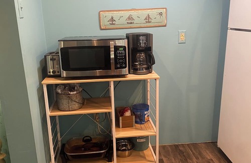 Gladwin Cabina | Cozy 2-bedroom cabin in Gladwin near elk lake & near sugar springs, lake lancer.