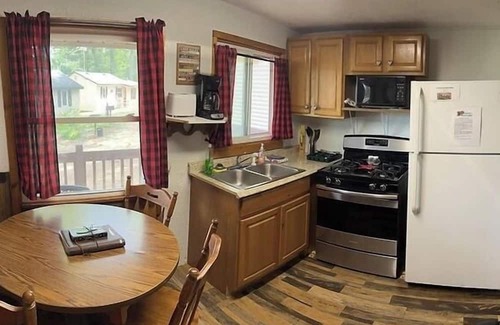 Gaylord Cabina | Welcome to Cottage 4 at Heart Lake Resort!