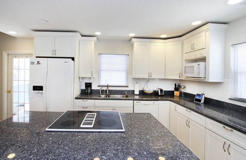 Captiva Casa | Sunset Captiva 38 - Short walk to beach, pool, dock in Village area of Island