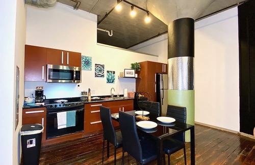 Downtown St. Louis Apartamento | Downtown STL Lovely Loft w/Pool/Free Breakfast/Free Parking