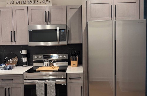 Downtown Baltimore Casa | Spacious 3BR, 3.5BA Home with Ensuite Bathrooms & Modern Comforts
