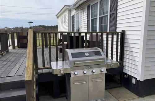 Cape Charles Casa | "Meant to Be” 4BR Family Retreat w/Game Room & Fire Pit 5 Min to Beach/Parks