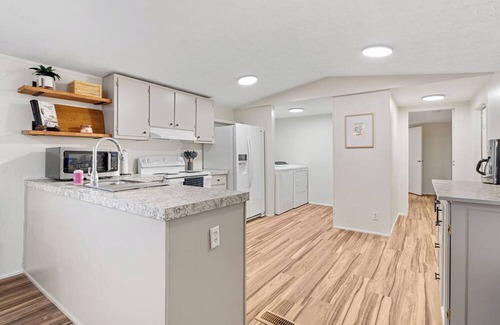 Cookson Casa | CUTE Hidden Gem! 2 BEDROOM-3 minutes from the Cookson Bend Marina. GREAT VIEW!
