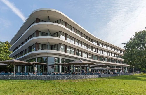 Wageningen Casa | Lux Retreat w/ Onsite Dining, Serene Views & Spa Access | Close to Nature Parks