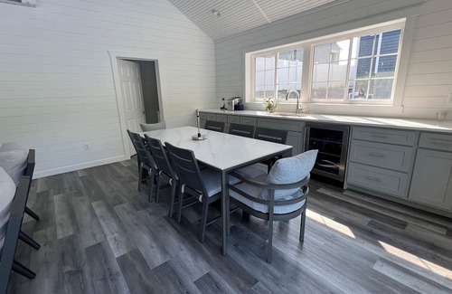 Newtonville Casa | Modern Spacious 6-Bedroom Home with Heated Pool and Pool House 20 min from Track