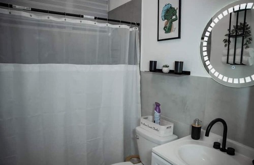 Catano Apartamento | Lovely 4-BR/3BA w. 2 King Beds in Fun Catano w. AC, WiFi, Ferry to Old San Juan