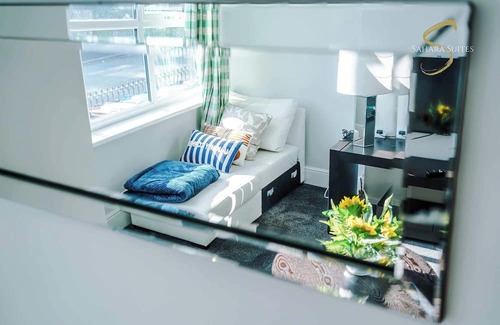 Salford Casa | Luxury 4BR Retreat | AO Arena & Quiet Salford Spot