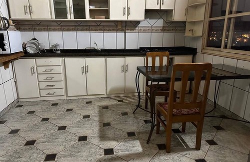 Ciudad Del Este Apartamento | Amplio y cómodo apartamento con churrasquera y tina