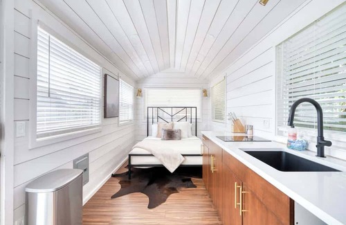 Overlook Apartamento | Mississippi Micro-Luxe: Mid-Century Style