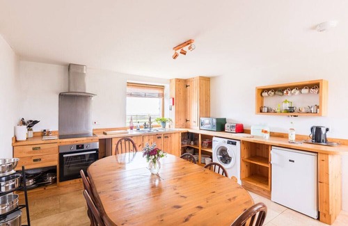 Goodwick Casa | Workshop Cottage - Three Bedroom House, Sleeps 6