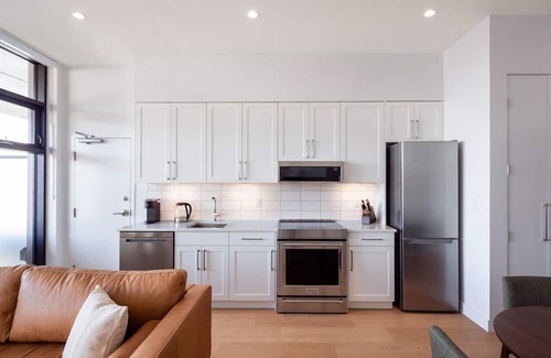 Regional District of Nanaimo Apartamento | Suite 105 - One-Bedroom Oceanview King Suite | Pet Friendly