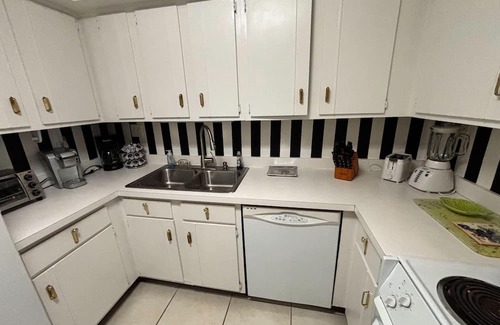 Arcadian Shores Casa | Seaside Escape in Myrtle Beach: Steps from beach!