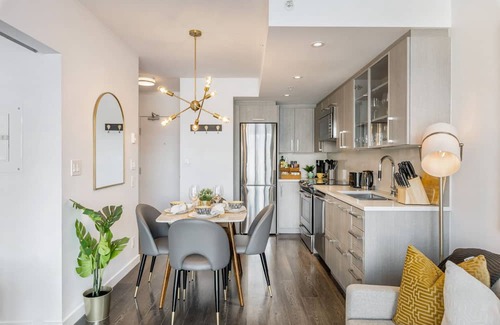 Downtown Eastside Apartamento | Breathtaking Views of Mountains & Ocean Sleeps 4 - Fast Wifi & Secured Parking