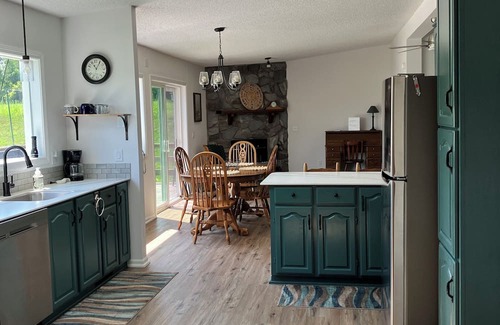 La Porte Casa | Charming 2-bedroom house in Harbor Country. 5 minutes from downtown Three Oaks