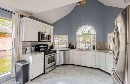 Atascocita Casa | Rental Home with Pool and Backyard, 8 beds, free parking