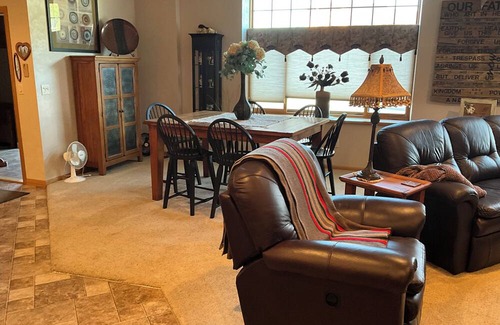 Huron Casa | Lovely 3-bedroom Home in downtown Huron with WiFi and AC.