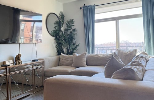 La Grange Apartamento | Modern, 1-bedroom apartment in La Grange with AC, fitness room, WiFi