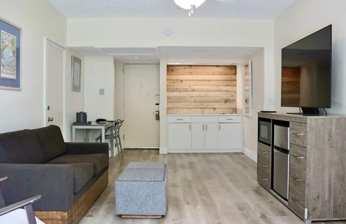 Pinellas Point Casa | Perfect St. Pete's Stay - Exclusive Cabanas, Coastal Dining & Attractions Nearby