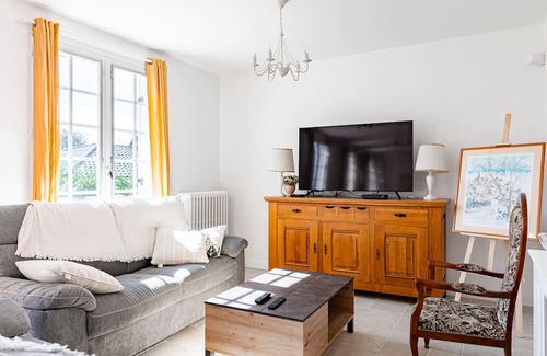 Coulounieix-Chamiers Casa | Holiday Home 'La Parenthèse Enchantée' with Private Terrace, Private Garden and Wi-Fi