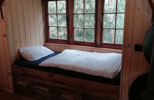 Alzenbach Cabina | Circus wagon star tent